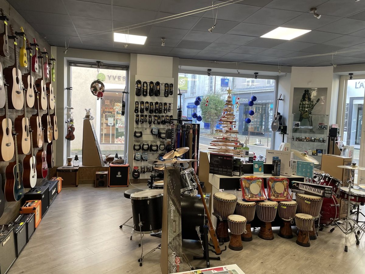 Batteries, percussions et amplis